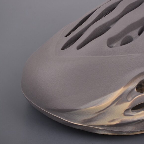 Yeezy Foam Runner Grey Clogs - Picture 6 of 9